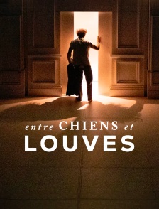 Entre chiens et louves par le Cirque Le Roux au Bon Marché Rive Gauche