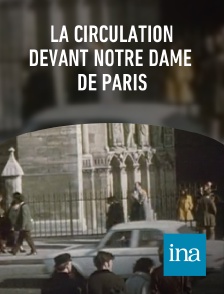 INA - La circulation devant Notre Dame de Paris