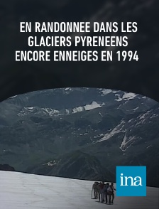 INA - En randonnée dans les glaciers pyrénéens encore enneigés en 1994