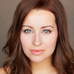 Ashley Leggat - Actrice