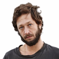 Ebon Moss-Bachrach - Acteur