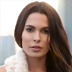 Nadine Velazquez - Actrice