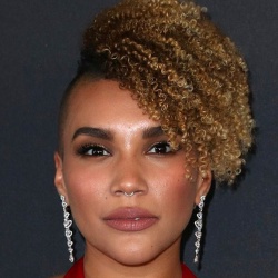 Emmy Raver-Lampman - Actrice