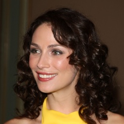 Joanne Kelly - Actrice