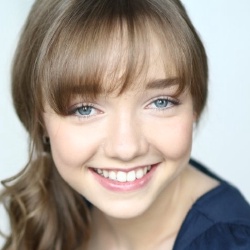 Julia Sarah Stone - Actrice