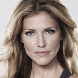 Tricia Helfer - Actrice