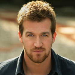 Kenneth Mitchell - Acteur