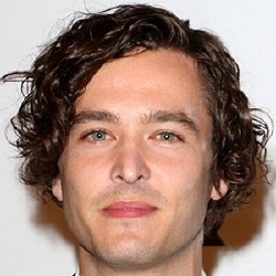 Alexander Vlahos - Acteur