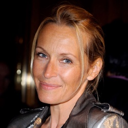 Estelle Lefébure - Guest star