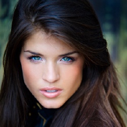 Marie Avgeropoulos - Actrice