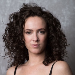 Amy Manson - Actrice