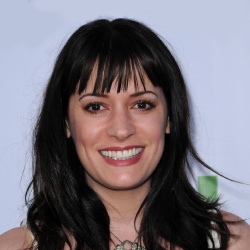 Paget Brewster - Actrice