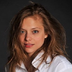 Lizzie Brocheré - Actrice