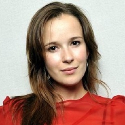 Claire Van Der Boom - Actrice