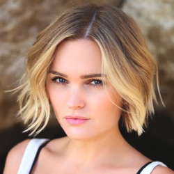 Sunny Mabrey - Actrice