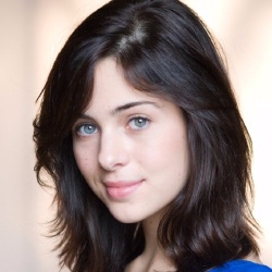 Holly Deveaux - Actrice