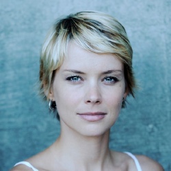 Andrea Osvárt - Actrice