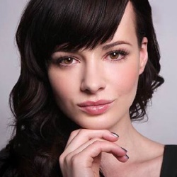 Ashley Rickards - Actrice